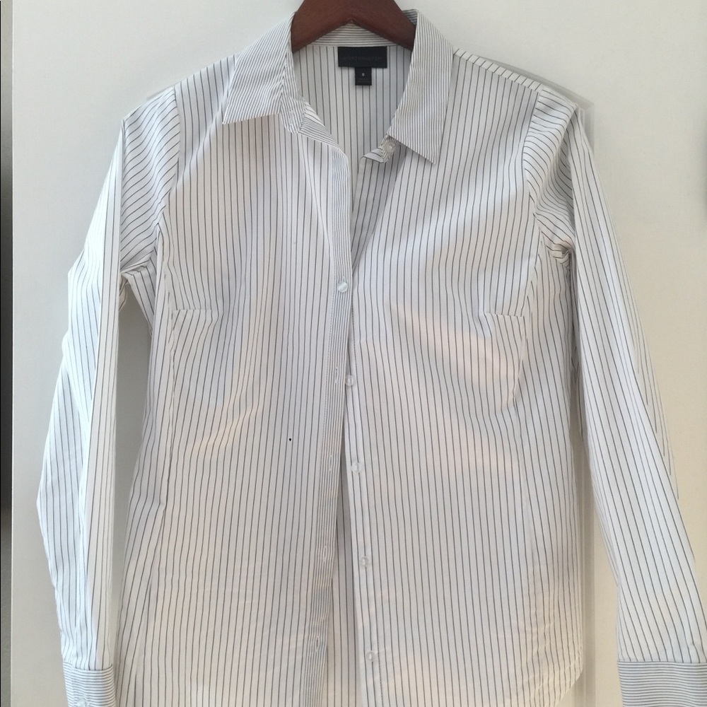 Button down dress collar shirt.
